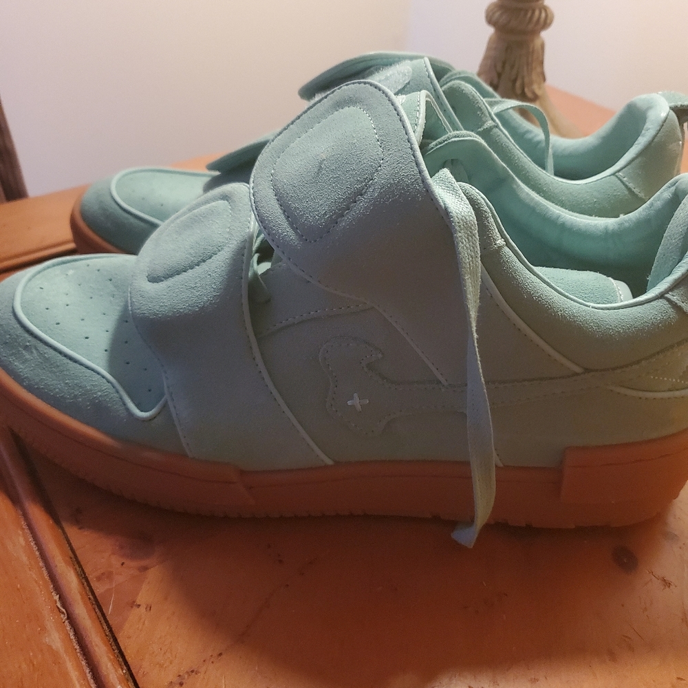 SIA Vulture Skates Tiffany